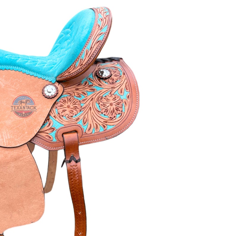 Handcrafted Western Saddle – 100% Genuine Leather with Floral Tooling &amp; Silver Conchos